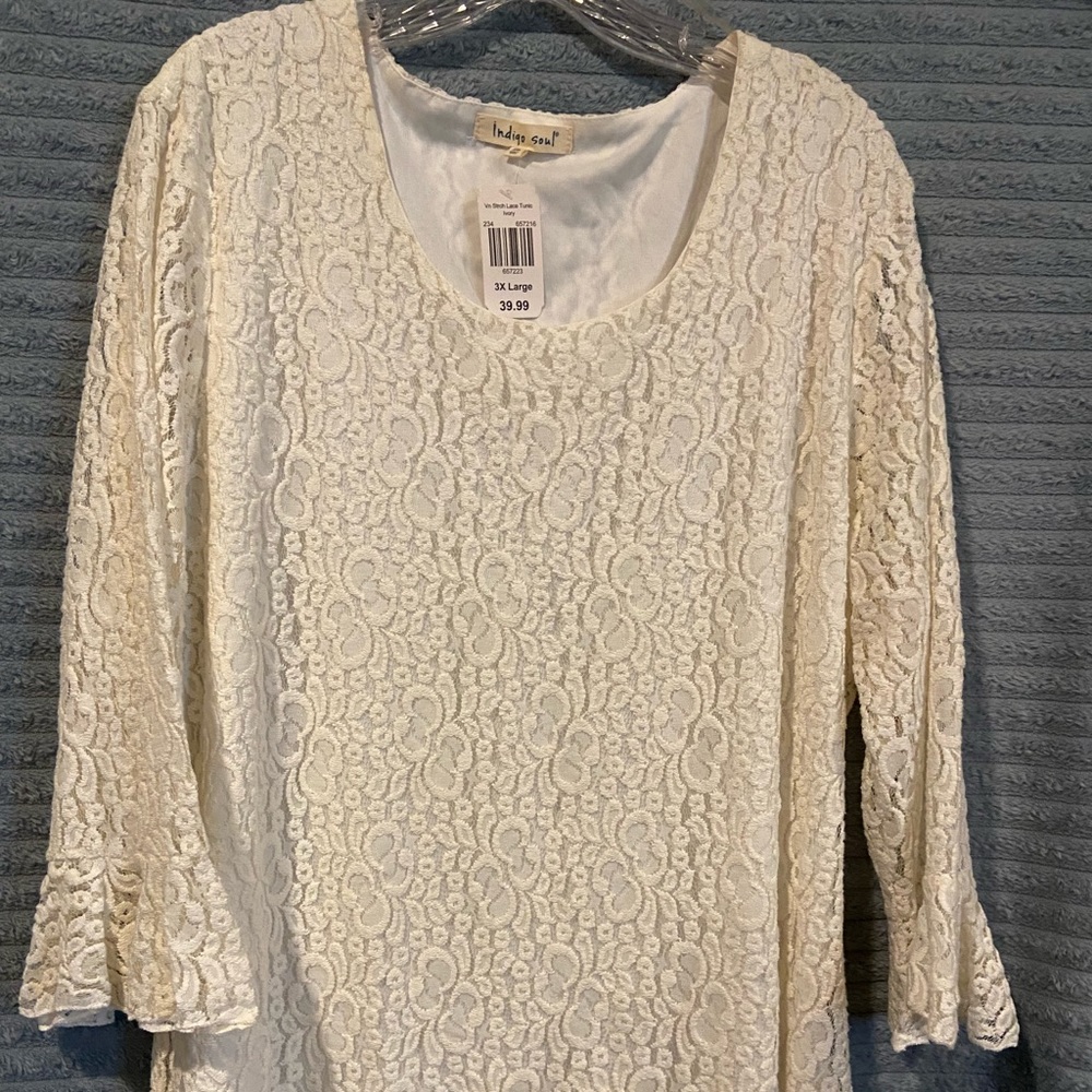 ***NEW***3X Ivory lace tunic, never worn, still with tags.